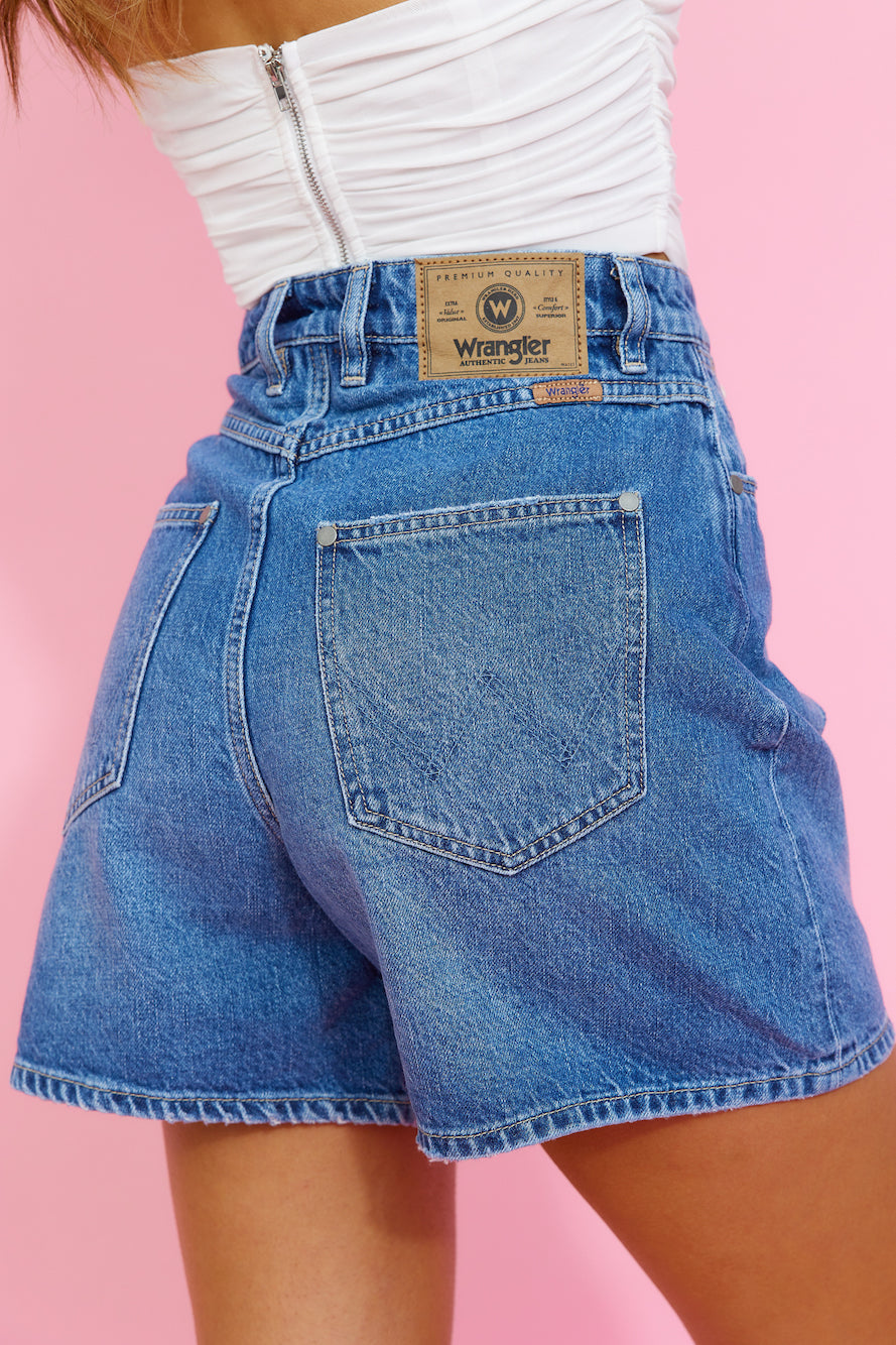 WRANGLER Bella Baggy Short Placebo