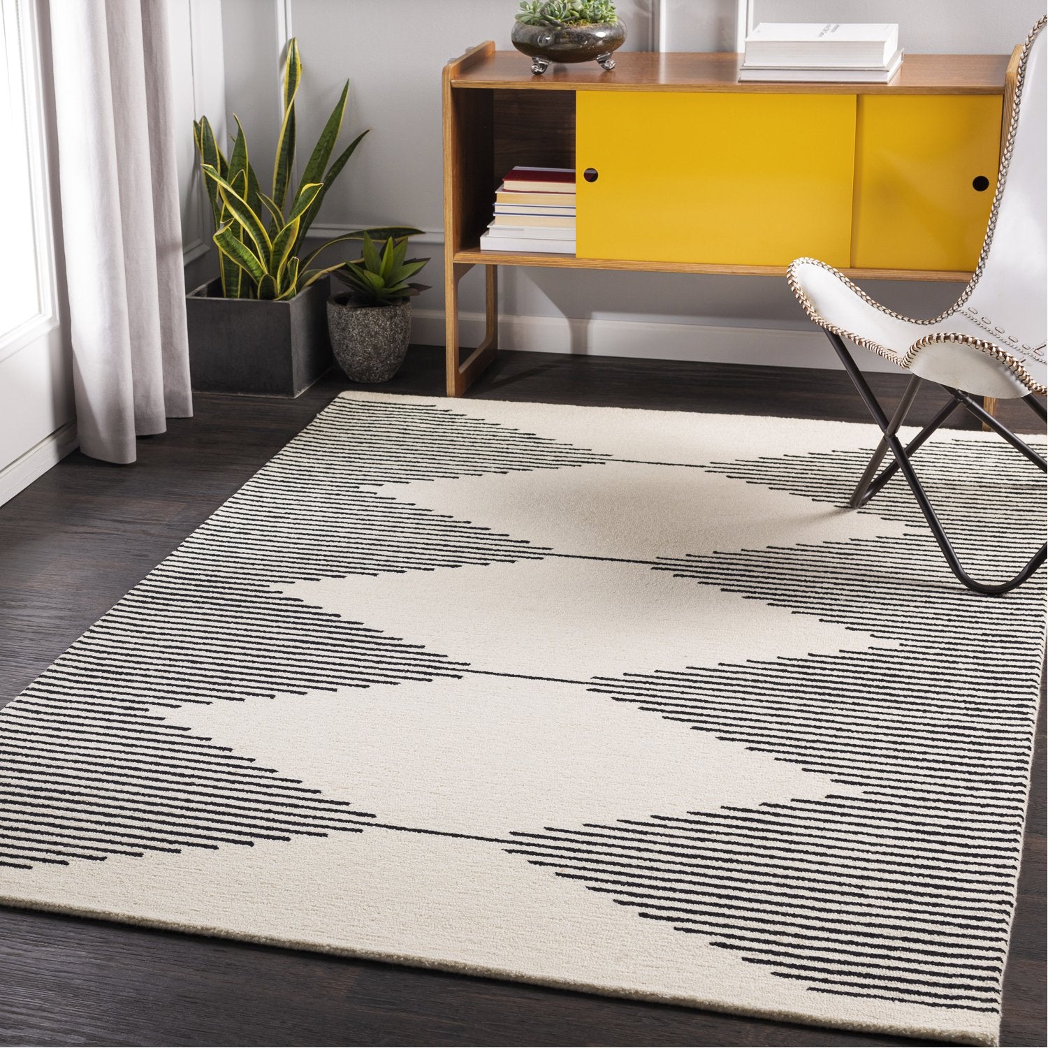 Granada Hand Tufted Rug in Black, Beige