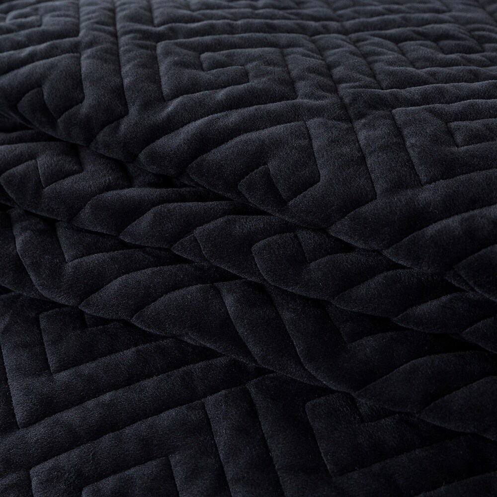 Lavish Plush Poly Velvet Quilt Set