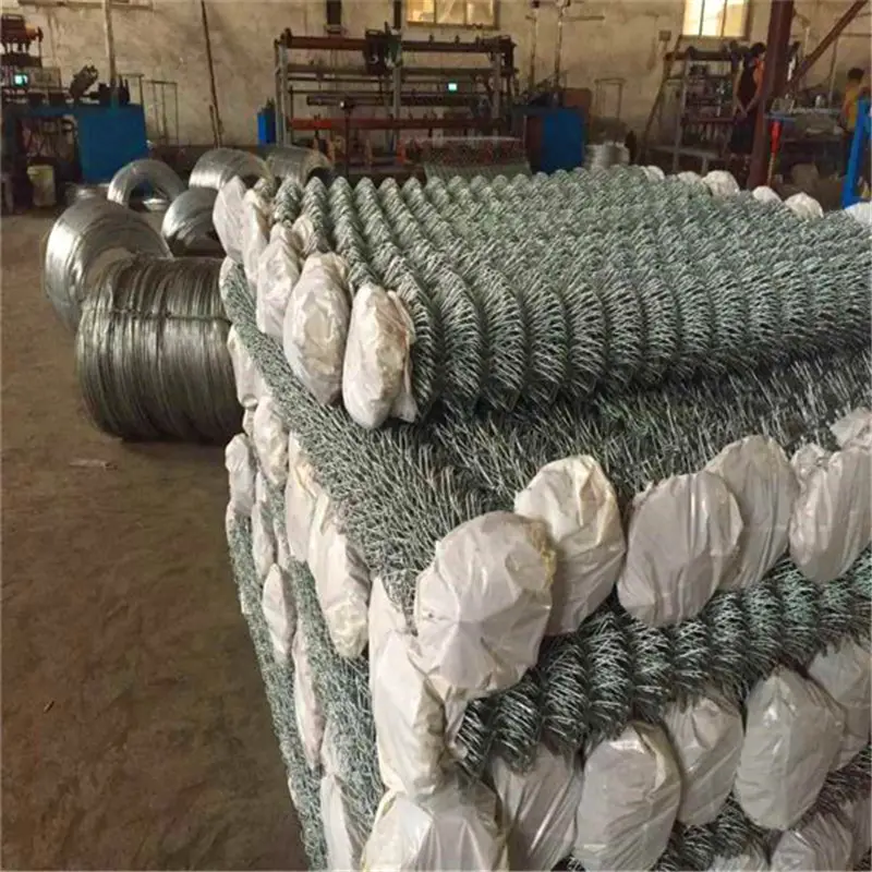 Factory direct supply chain link fence cyclone wire support customization