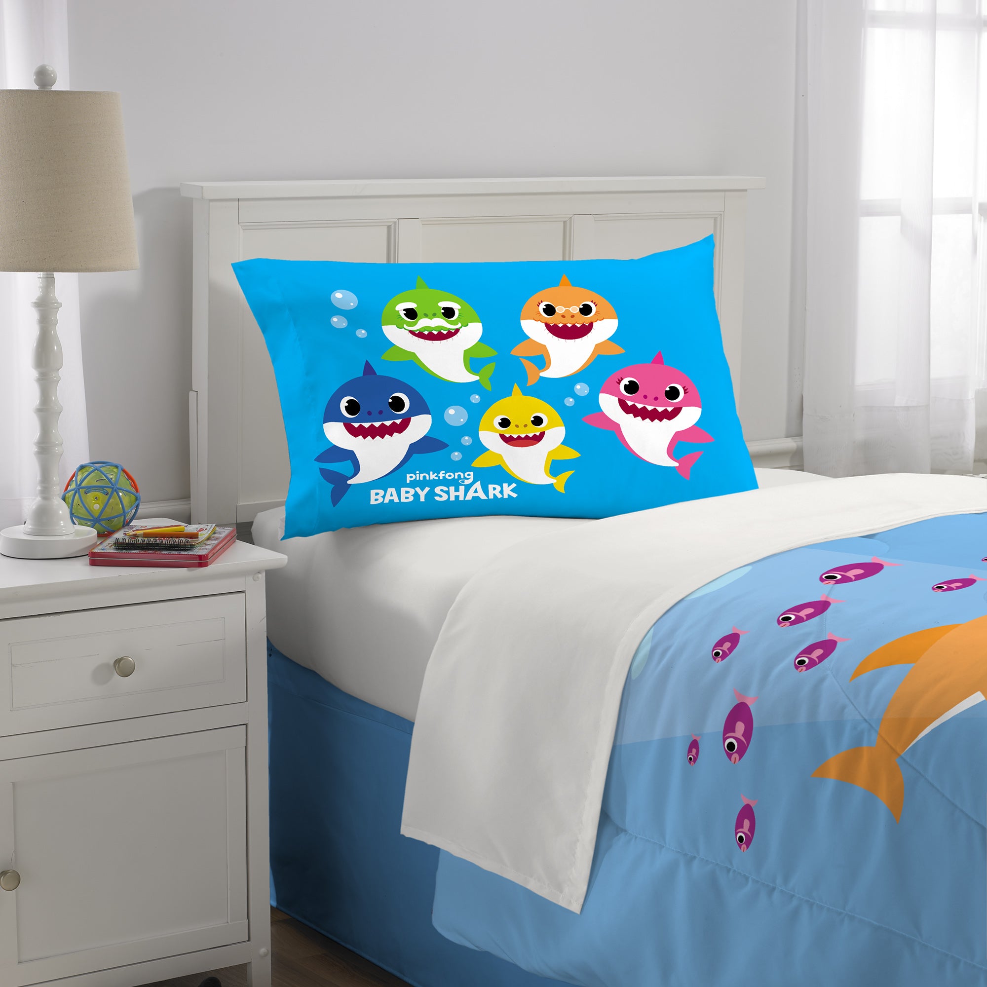 Baby Shark Kids Comforter and Sham， 2-Piece Set， Twin/Full， Reversible， Blue， Nickelodeon