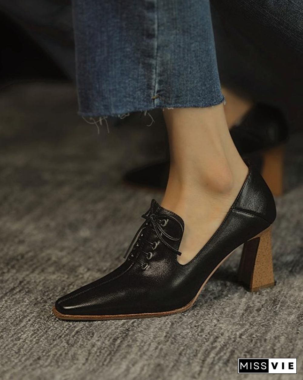 Brief Lace-up Pointed Heeled Pumps