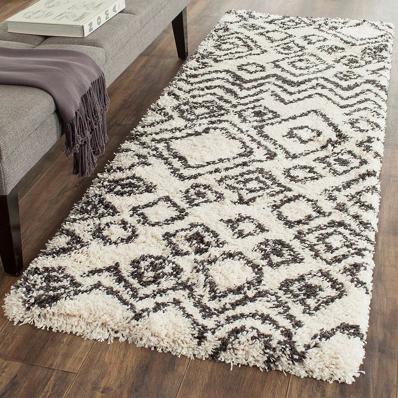 Safavieh Belize Tribal Chevron Shag Rug