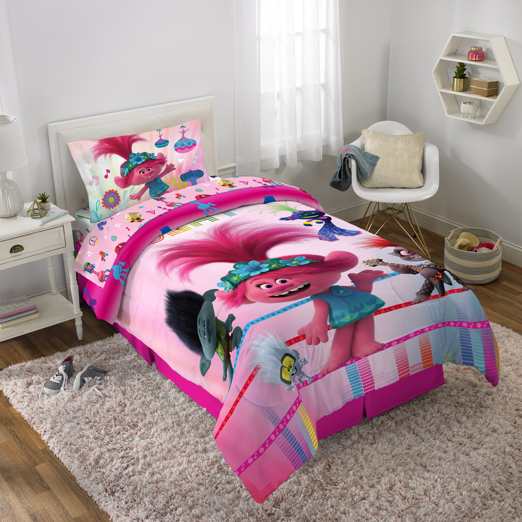 Trolls 2 Kids Comforter and Sham， 2-Piece Set， Twin/Full， Reversible， Pink， DreamWorks