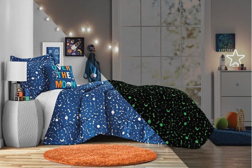 Your Zone Star 5 Piece Glow In the Dark Comforter Set with Bonus String Light， Twin