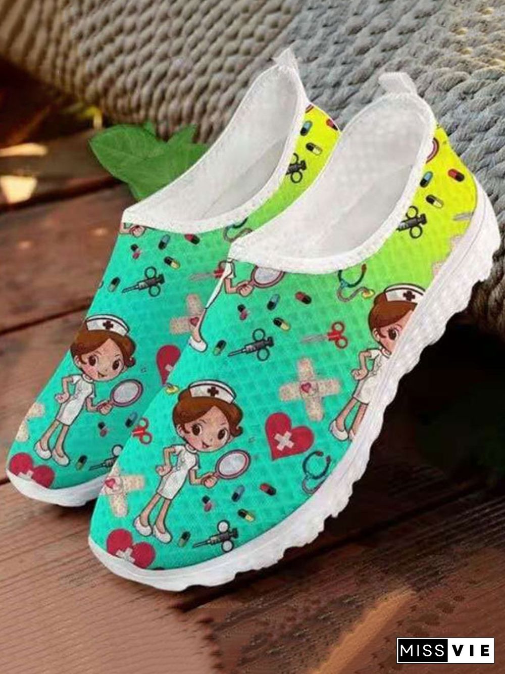 Nurse Fighting Epidemic Print Breathable Tulle Mesh Lightweight Sneakers