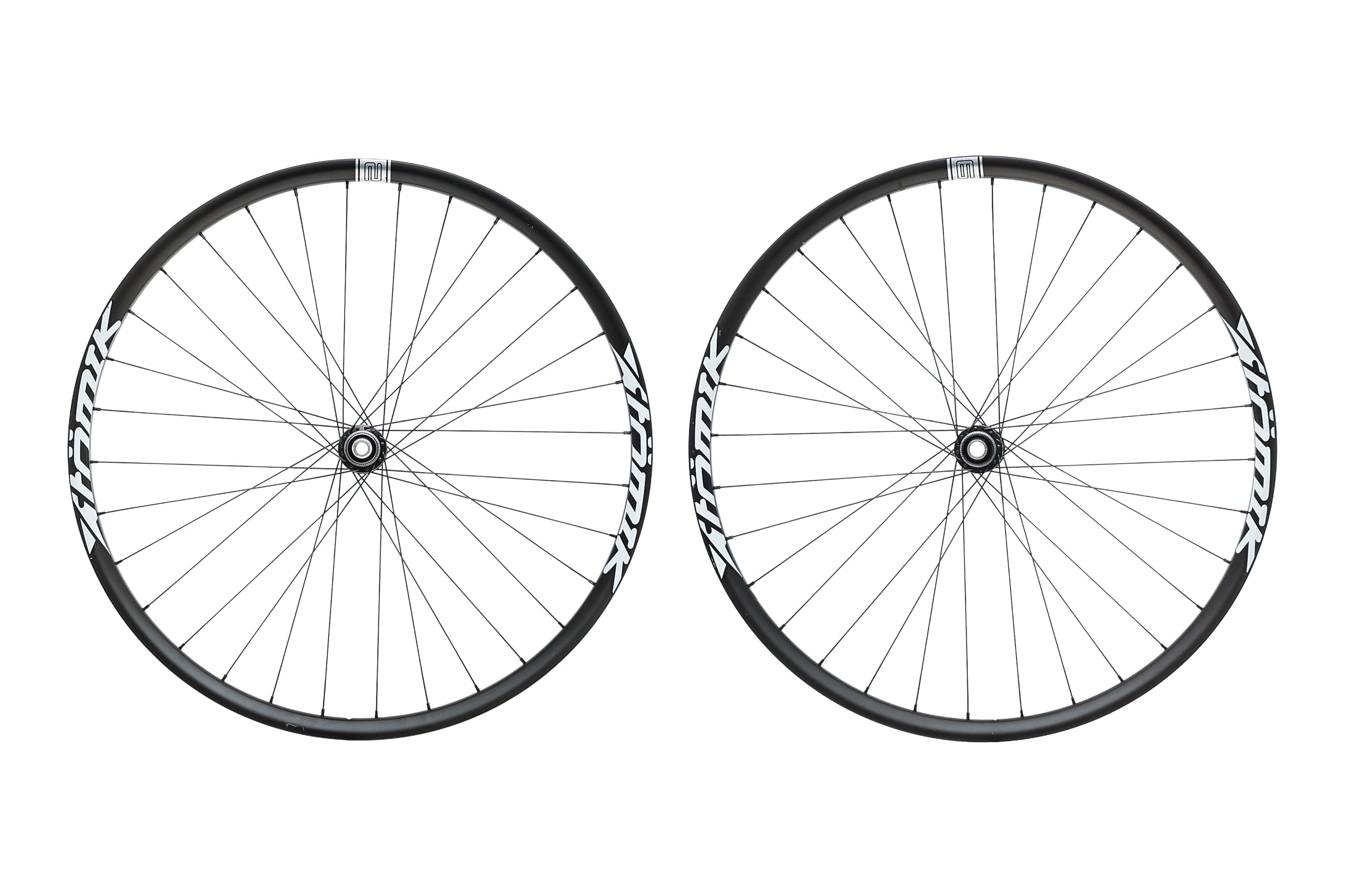 Atomik XC28 Carbon Tubeless 29
