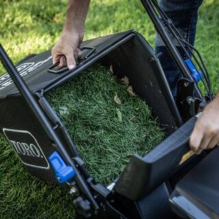 Toro 21 in. Super Recycler Personal Pace SmartStow 190cc BriggsStratton Electric Start Self Propelled Walk Behind Lawn Mower 21564