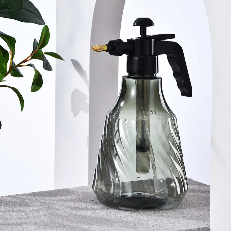 factory direct sale  plastic pump sprayer portable spray bottle  irrigation and watering tools