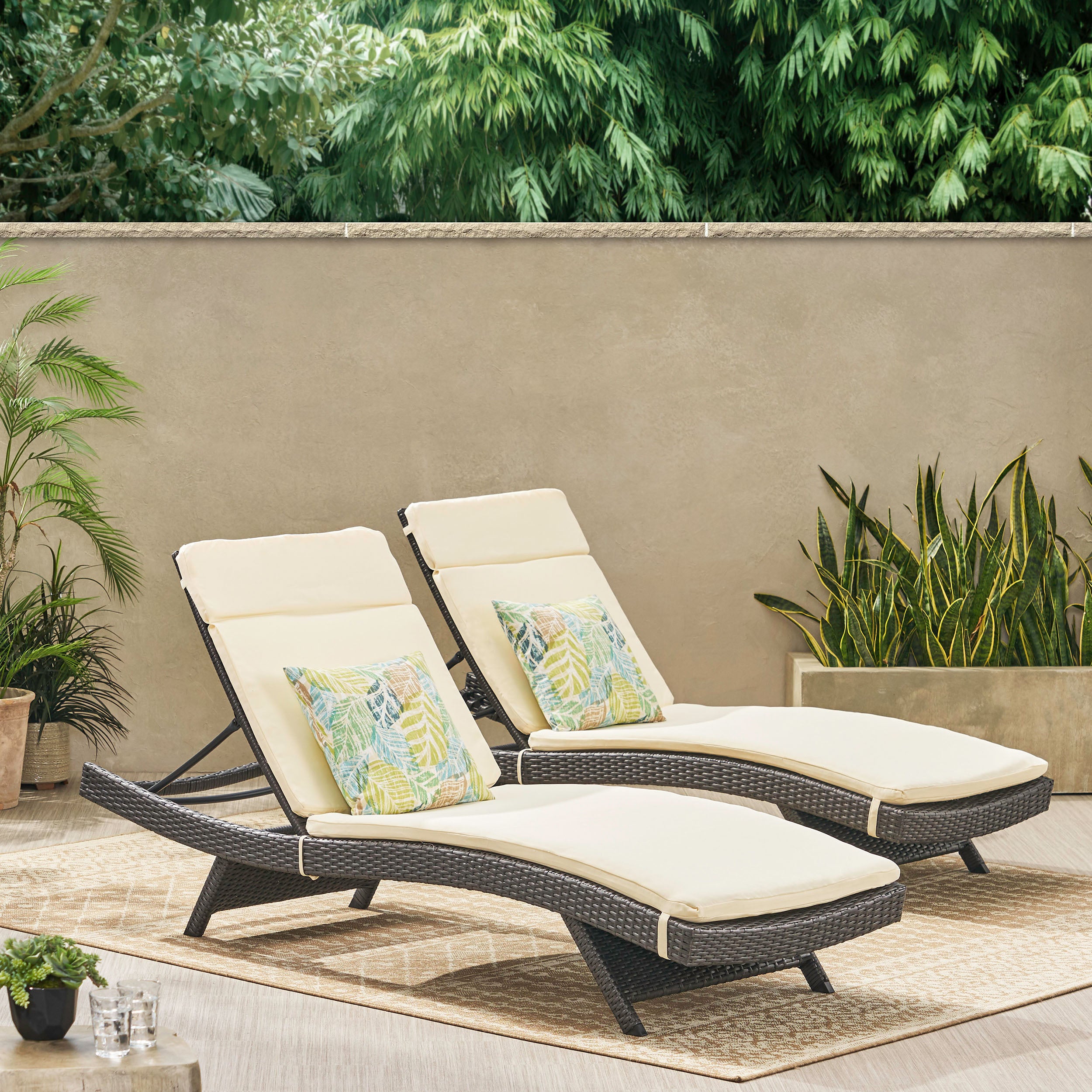 Nassau Outdoor Grey Wicker Adjustable Chaise Lounge with Cushion (Set of 2)