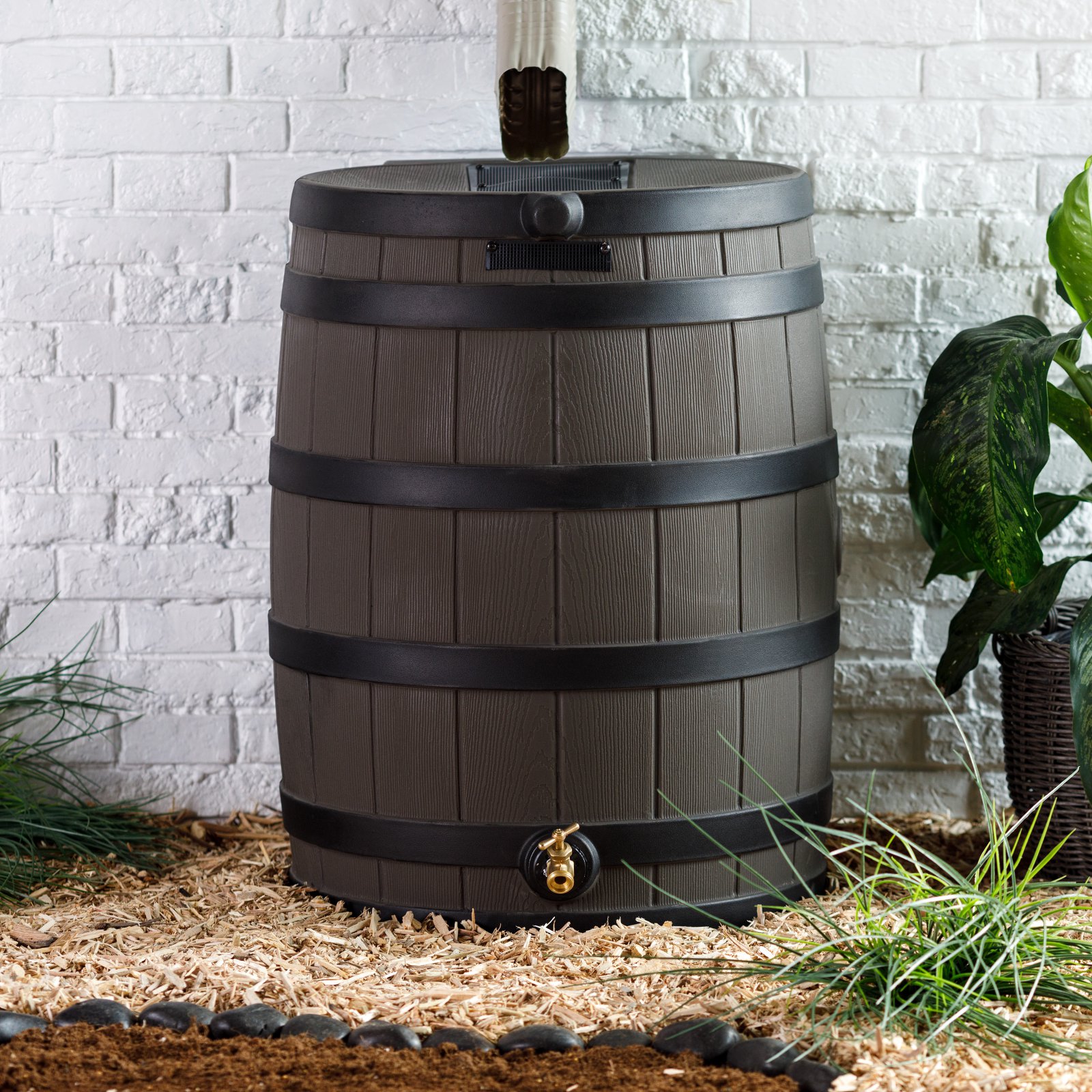 Good Ideas 50 Gallon Rain Wizard Darkened Rib Rain Barrel， Terra Cotta