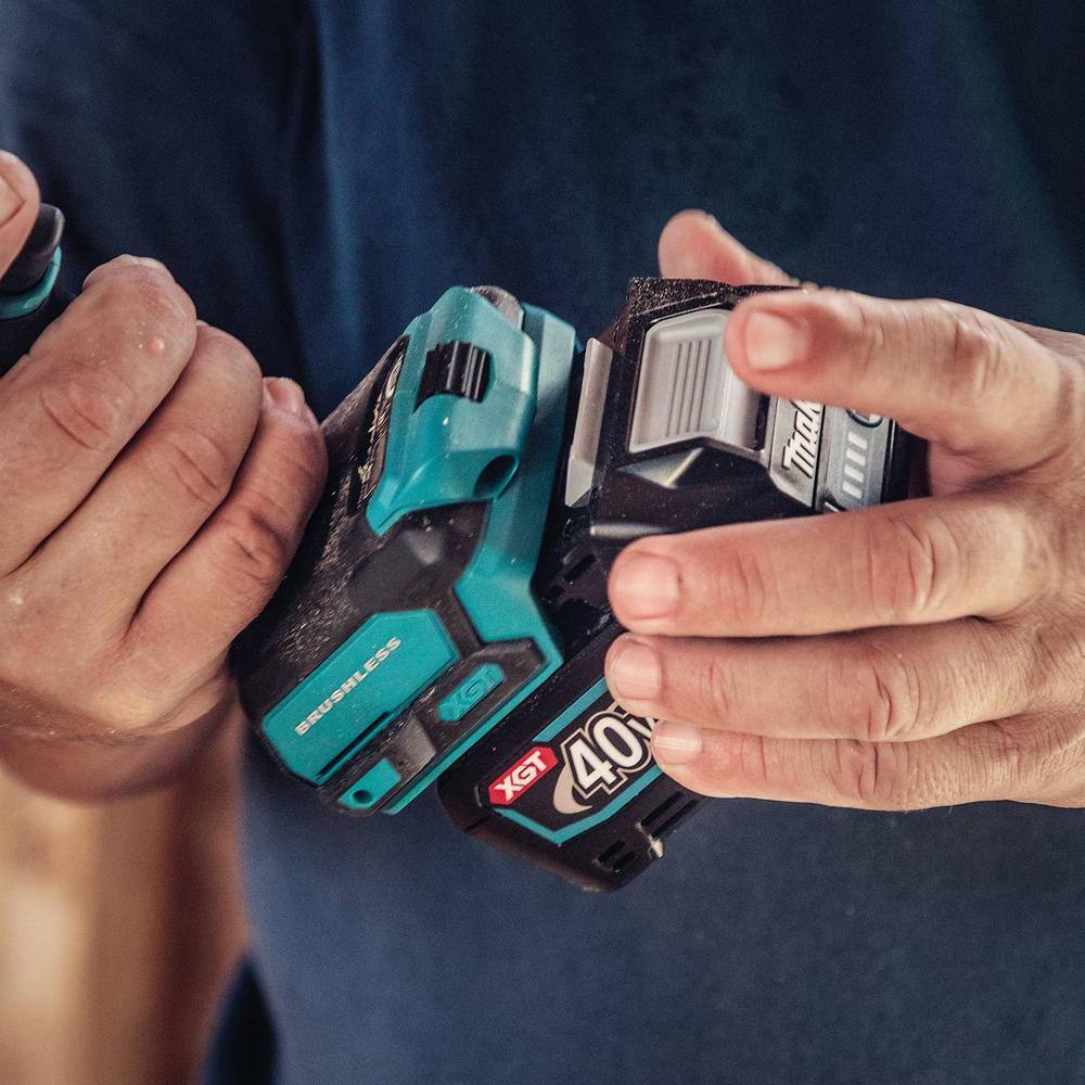 Makita 40V Max XGT Brushless Cordless 2-Pc. Combo Kit (Hammer Driver-DrillImpact Driver) 2.5Ah GT200D