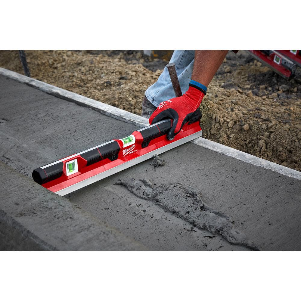 Milwaukee 24 in. REDSTICK Concrete Screed Level MLCON24 from Milwaukee