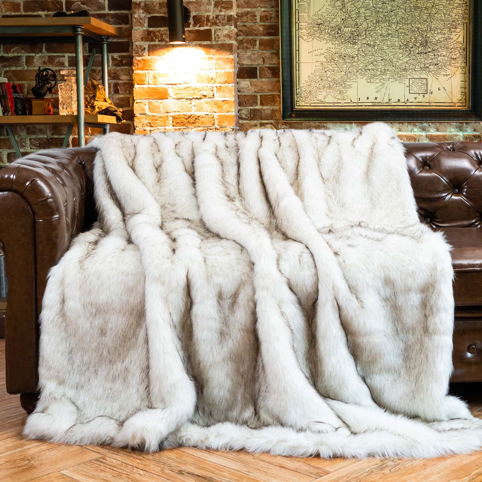 Battilo Luxury White Faux Fur Blanket for Bed， Extra Large Super Soft Fluffy Cozy Fall Thick Warm Faux Fur Throw Blankets for Couch， Bed Reversible to Plush Velvet (60