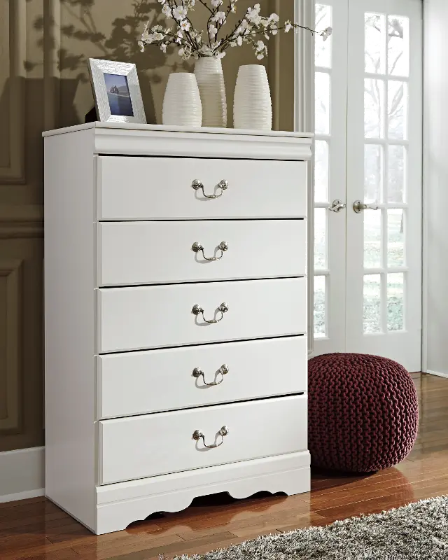 Anarasia White Chest of Drawers