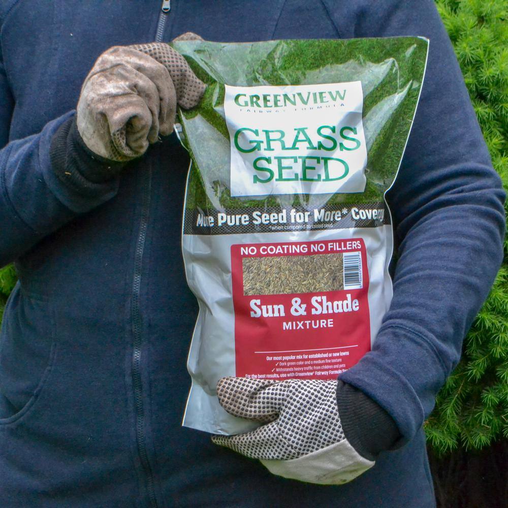 GreenView 7 lbs. Fairway Formula Grass Seed Sun and Shade Mixture 2829337