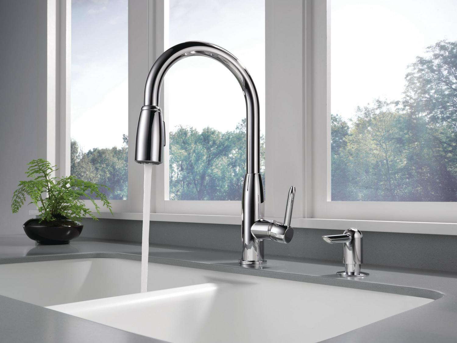 Peerless Core Kitchen Single Handle Pull-Down Faucet in Chrome P88103LF-SD-L