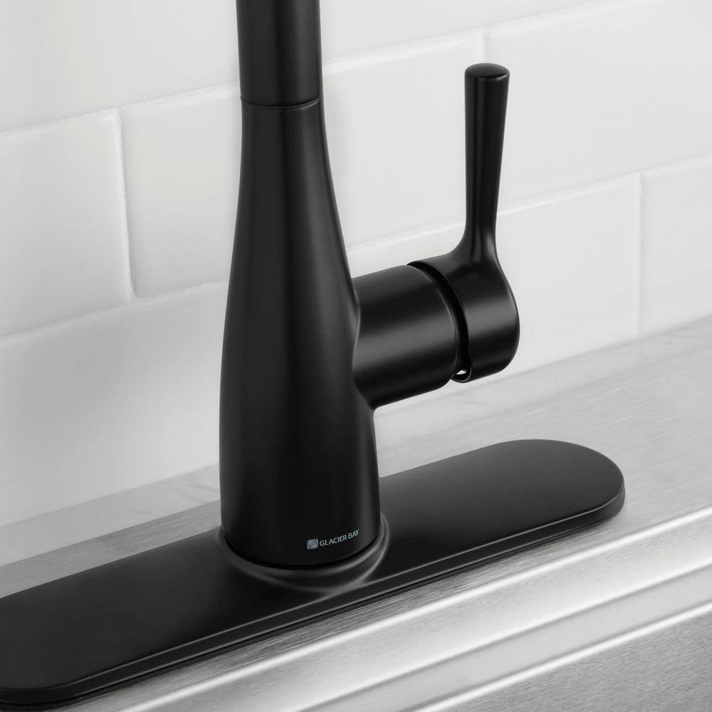 Glacier Bay Sadira Single-Handle Pull-Down Sprayer Kitchen Faucet in Matte Black HD67726W-1510H