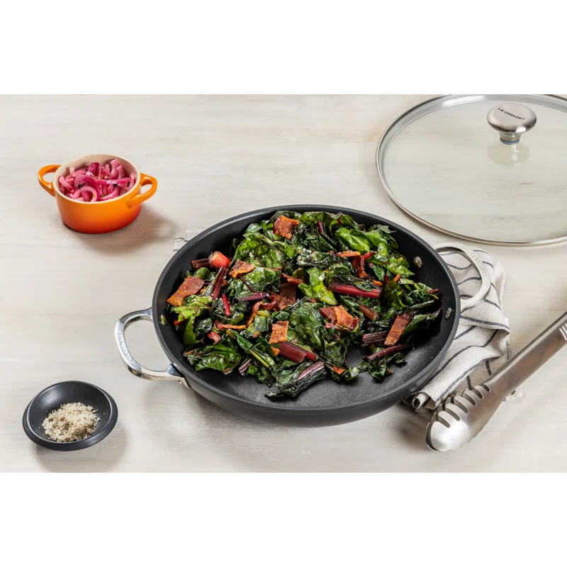 Le Creuset TNSP8100-30 Toughened Nonstick PRO Shallow Casserole Braiser with Glass Lid， 4 qt.