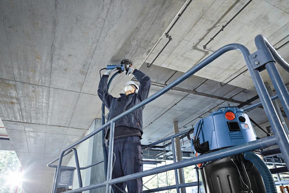 Bosch 5 In. Concrete Surfacing Grinder with Dedicated Dust-Collection Shroud CSG15 from Bosch