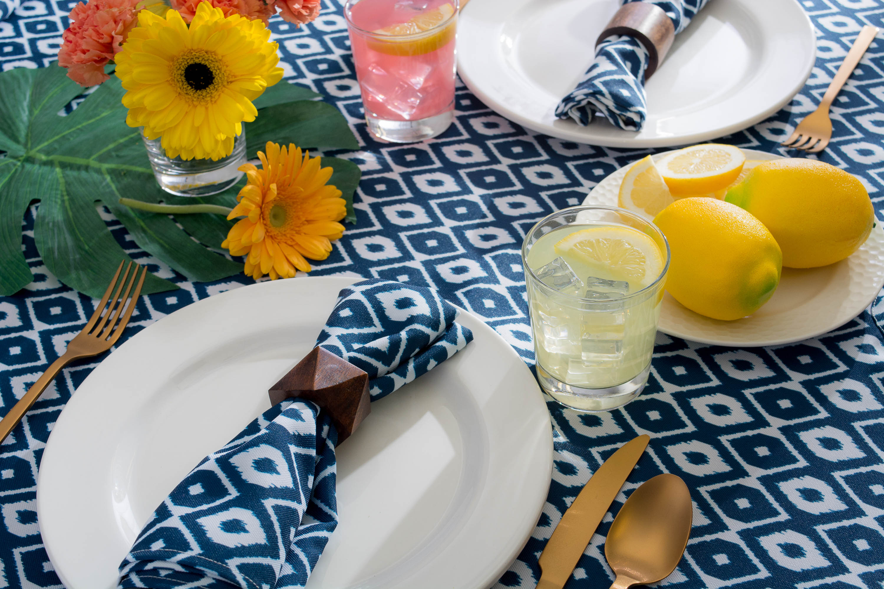 Blue Ikat Outdoor Tablecloth With Zipper 52 Round