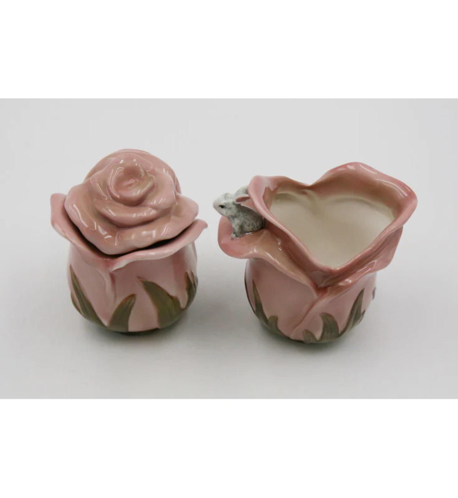 Springtime Bunnies: Rose Flowers with Bunny Rabbit Sugar and Creamer Set， Spring Decor