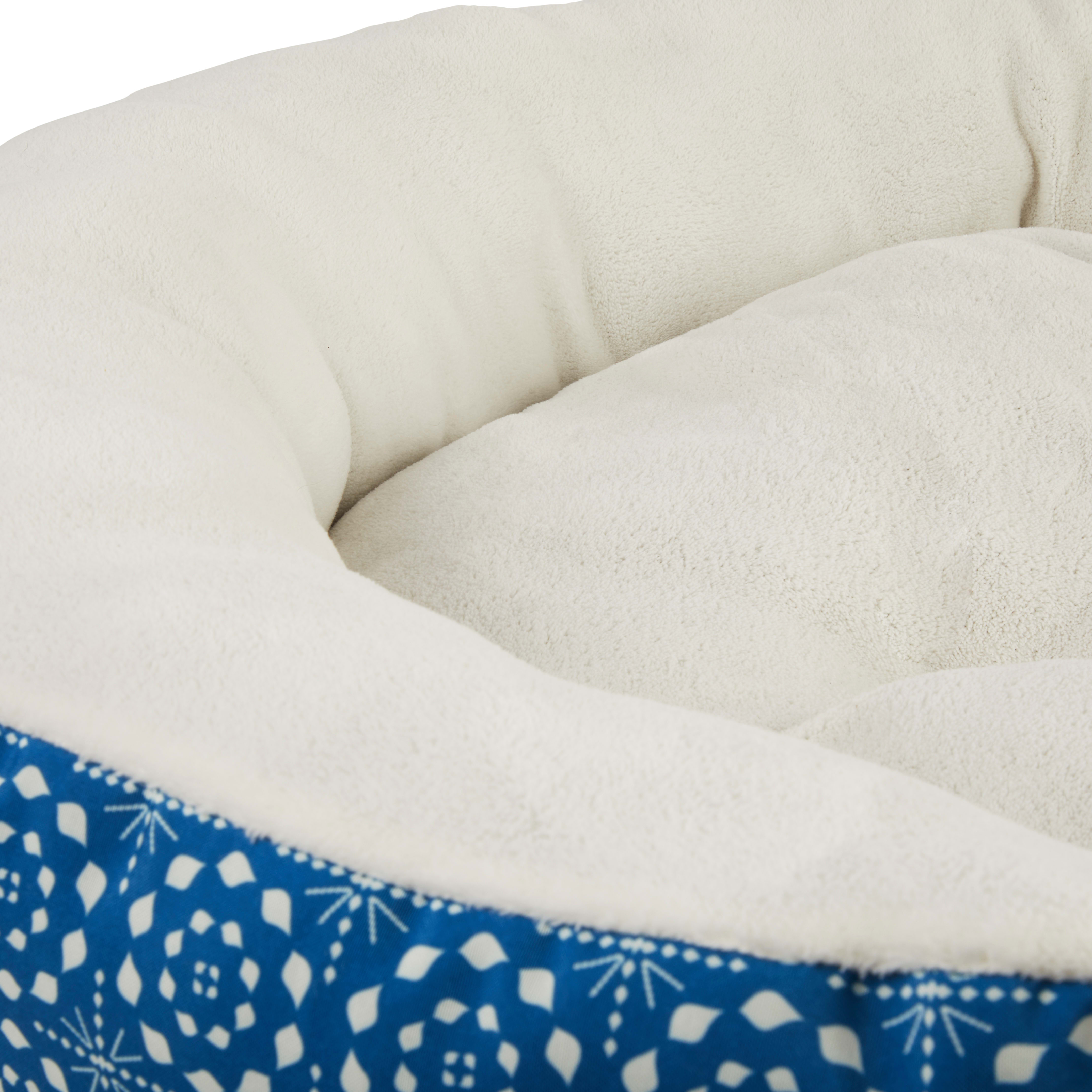 EVERYYAY Essentials Snooze Fest Round Nester Dog Bed， 36