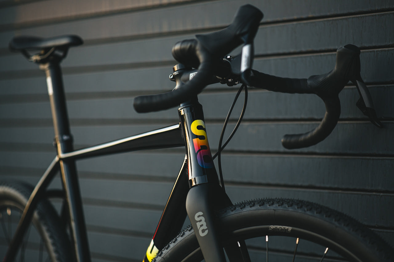 6061 All-Road - Apex XPLR AXS - Black / Sunset (650b / 700c)