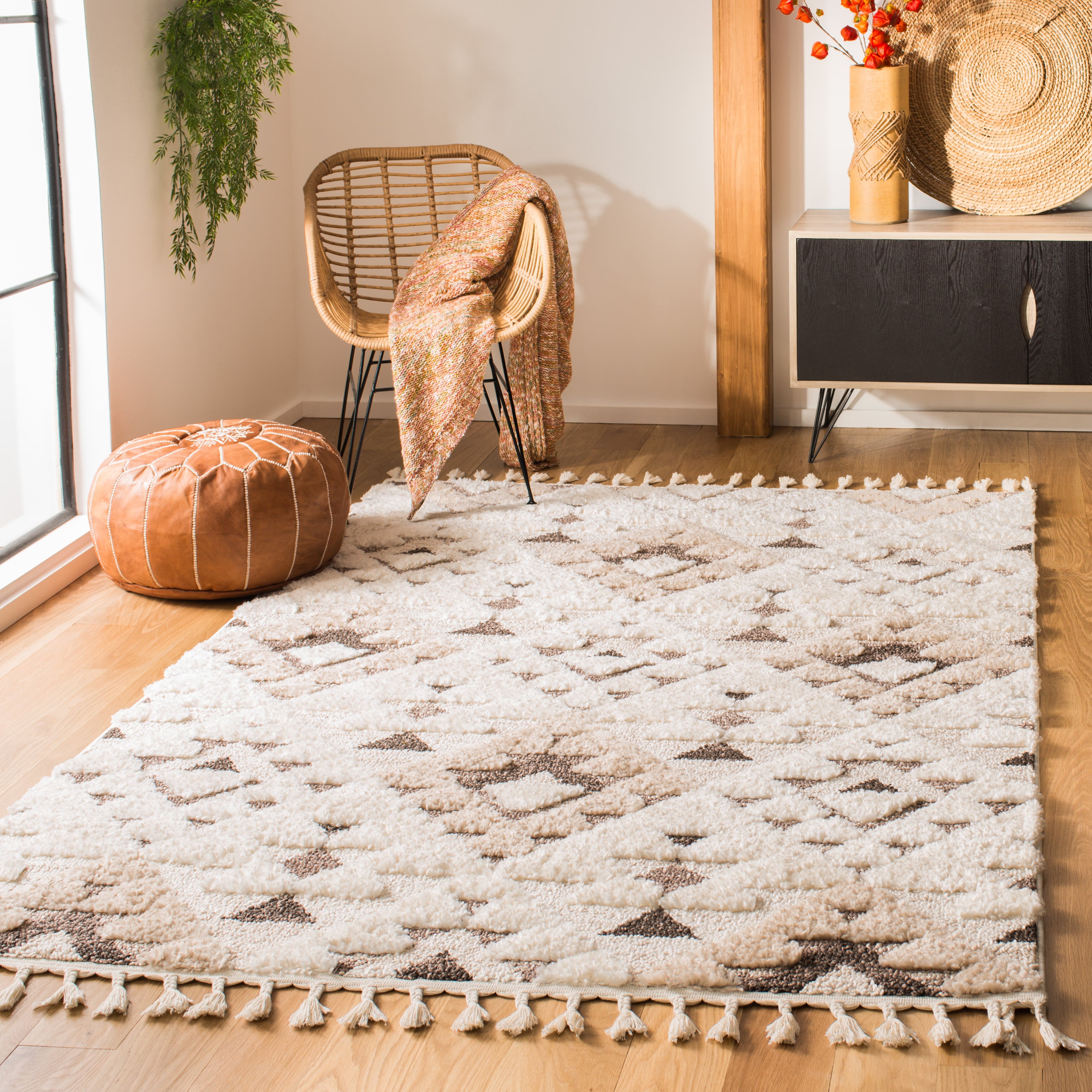 SAFAVIEH Moroccan Tassel Shag Larry Moroccan Geometric Area Rug, Ivory/Brown, 5'3