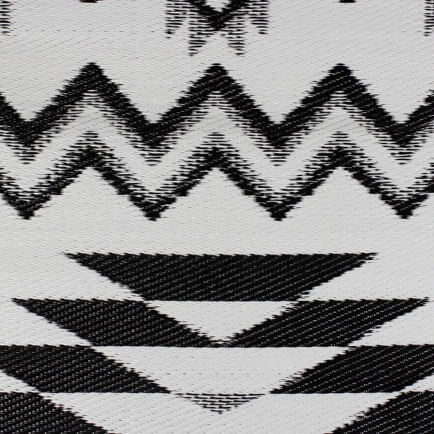 Northlight 4 x27 X 6 x27 Black And White Aztec Print Rectangular Outdoor Area Rug