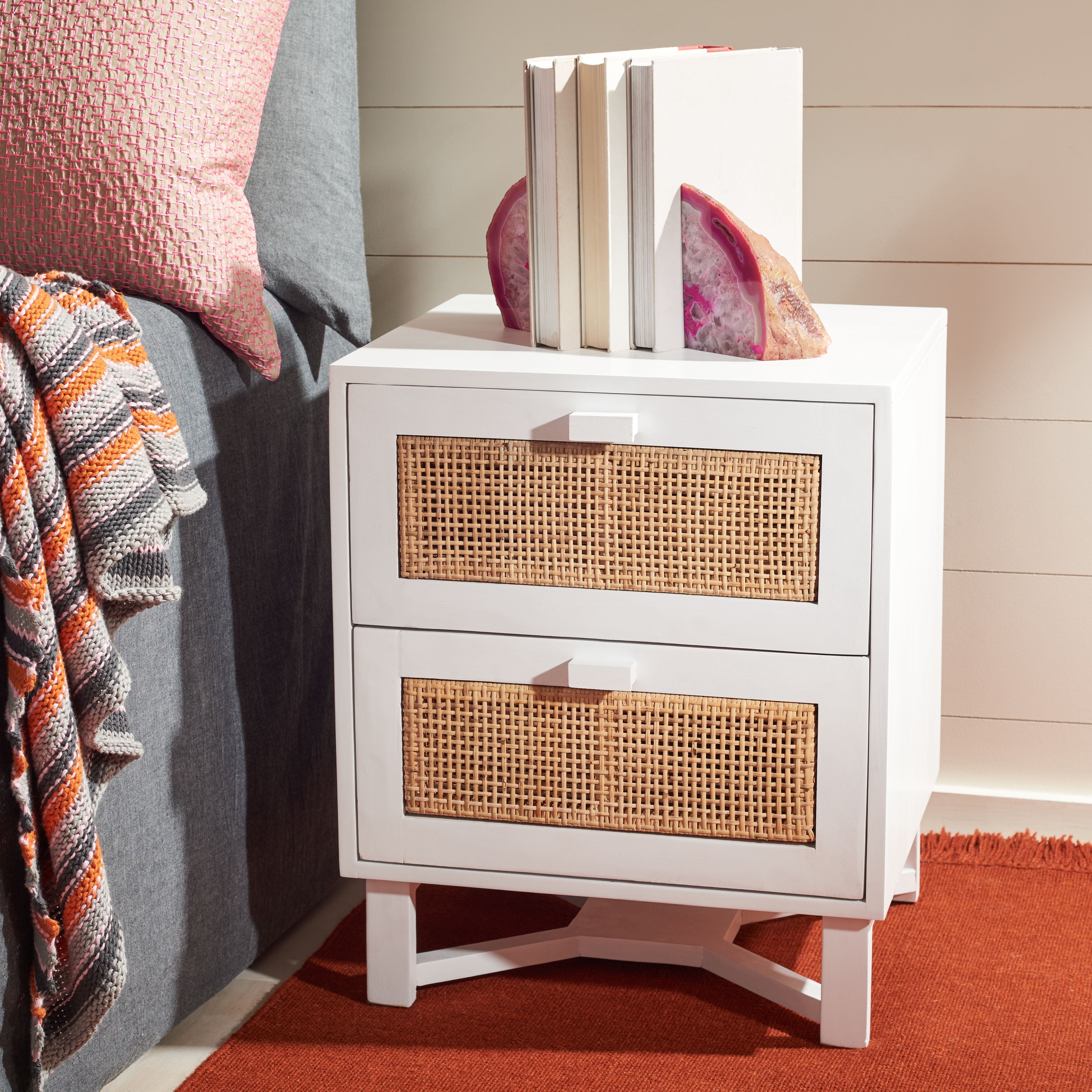 SAFAVIEH Hedwig 2-Drawer Nightstand White / Natural