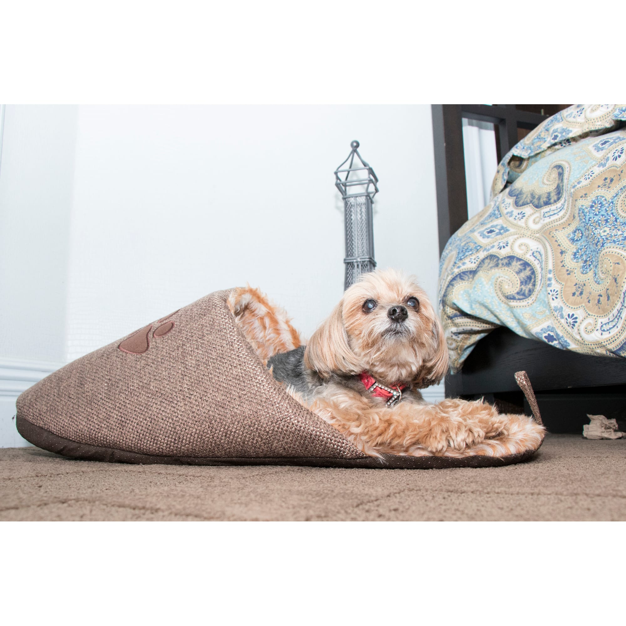 Pet Life Slip-On Fashionable Slipper Dog Bed， 28.5