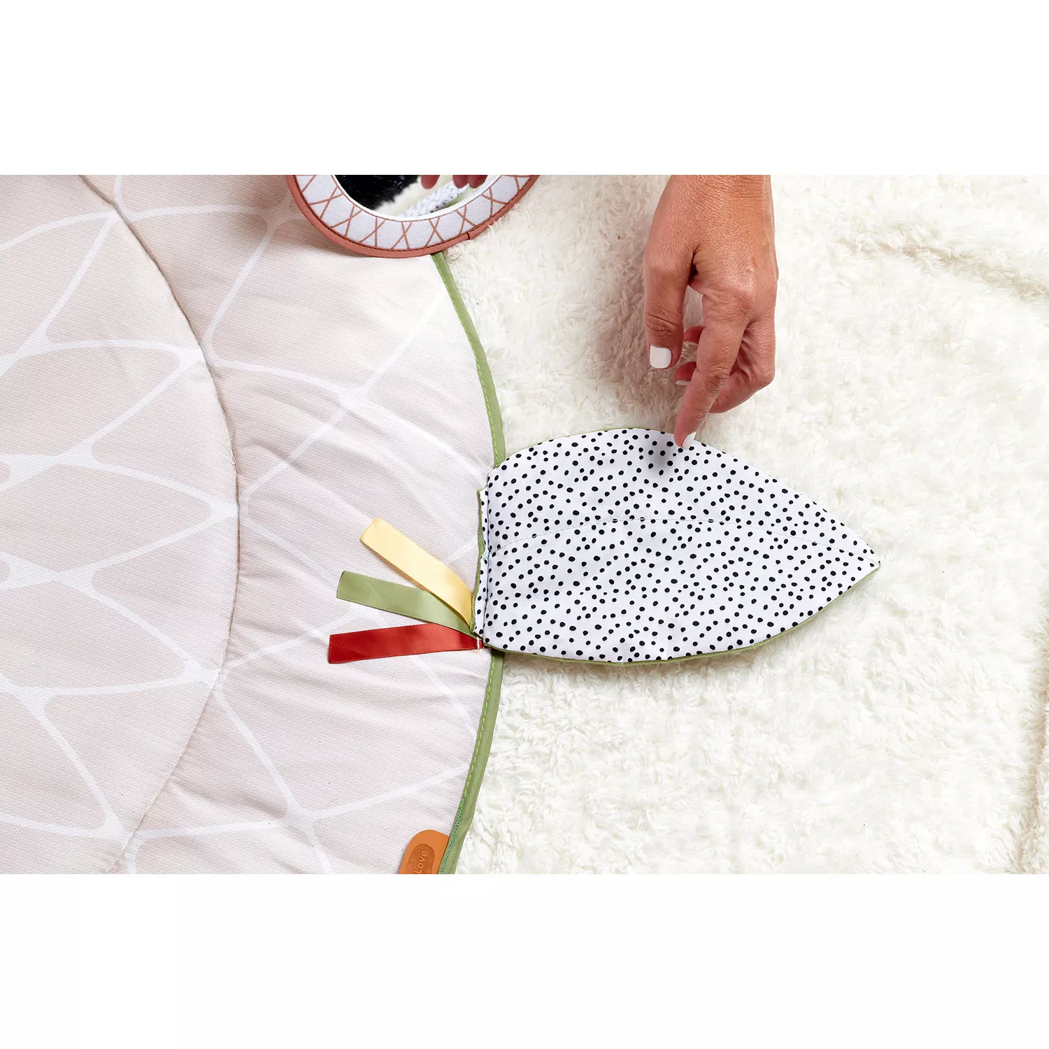 Tiny Love Boho Chic Gymini with Mirror and Detachable Toys， Developmental Gym and Playmat for Babies， Newborns， and Infants