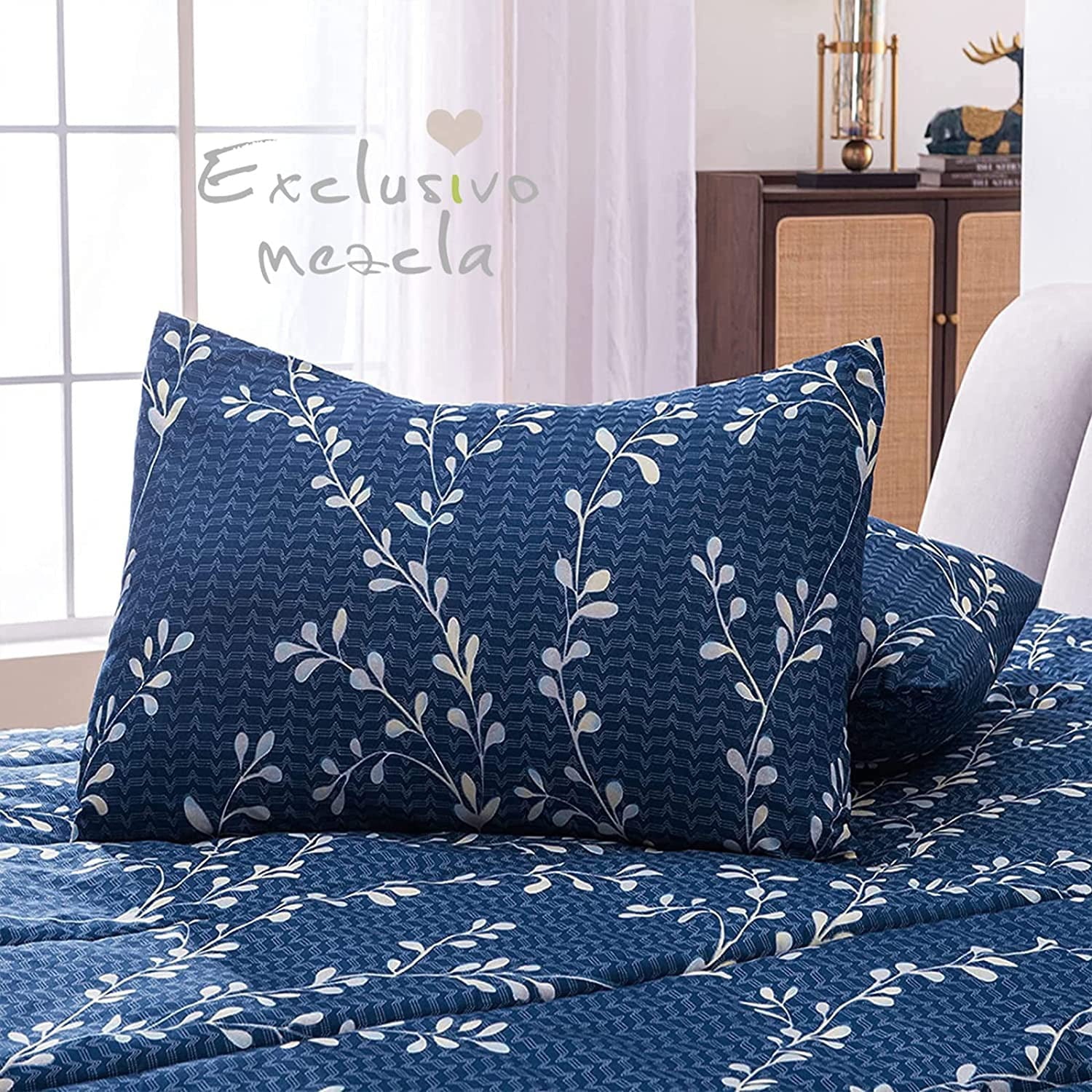 Exclusivo Mezcla 2-Piece Floral Twin Size Comforter Set， Microfiber Bedding Down Alternative Comforter for All Seasons with 1 Pillow Sham， Navy