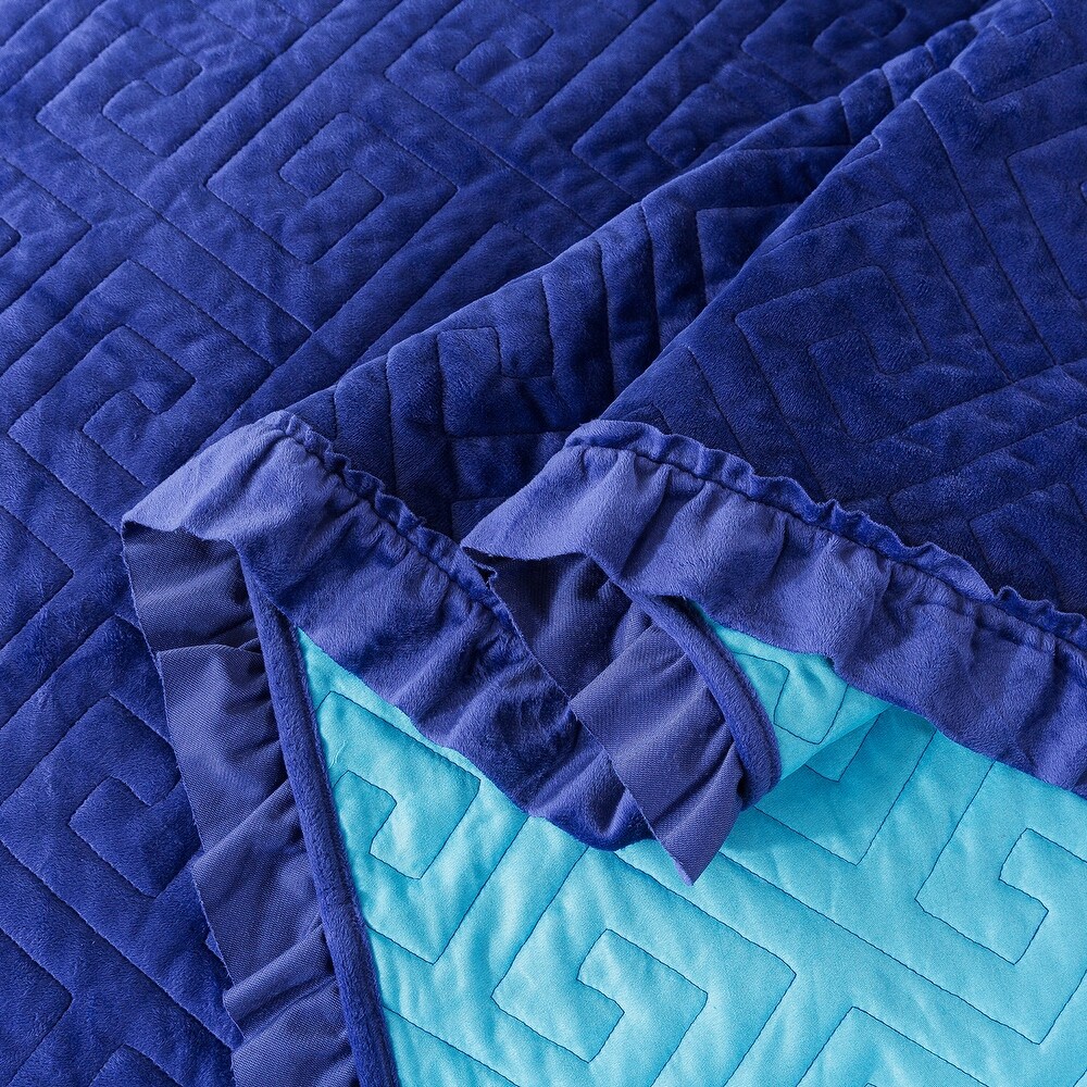 Lavish Plush Poly Velvet Quilt Set