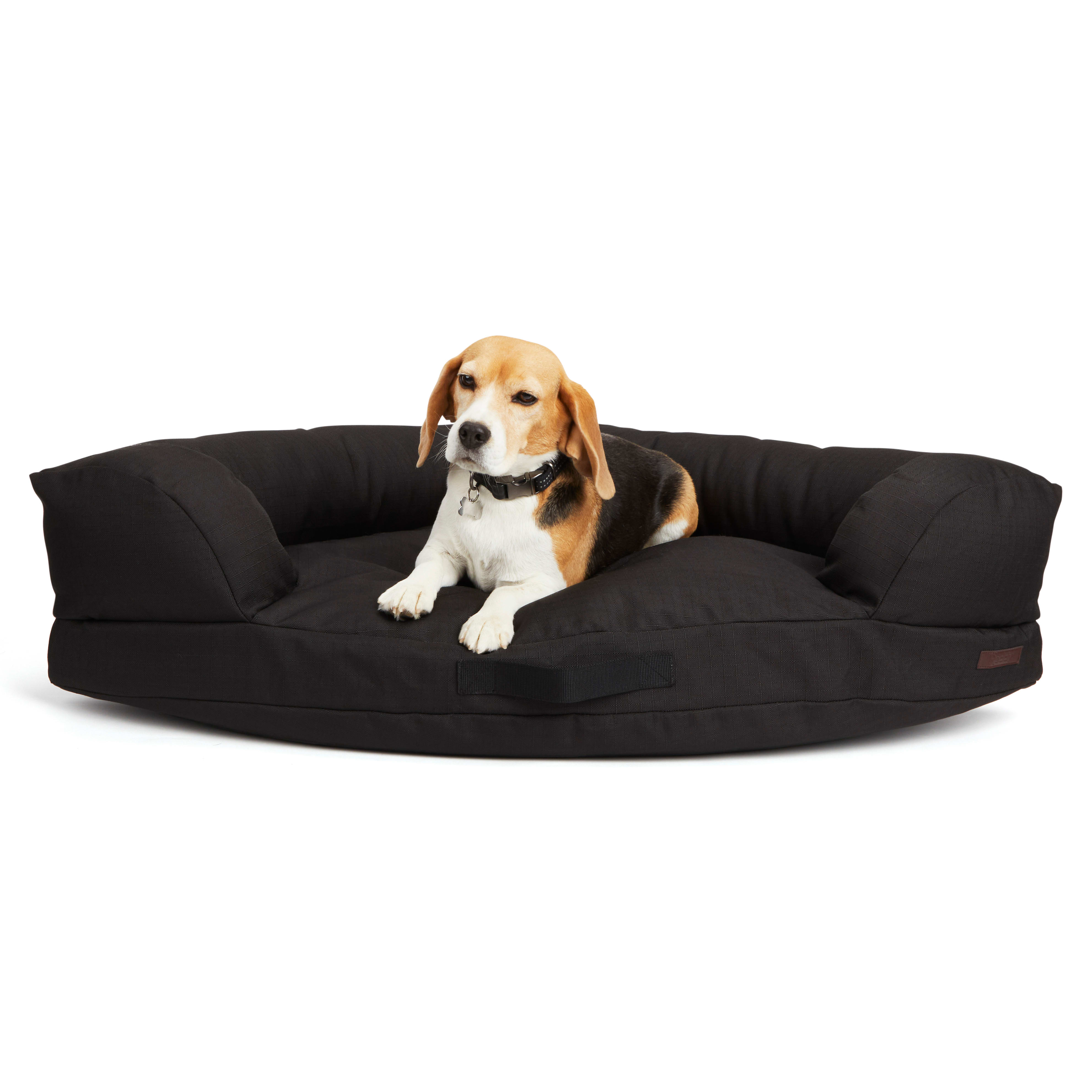 Reddy Black Indoor/Outdoor Corner Dog Bed， 40