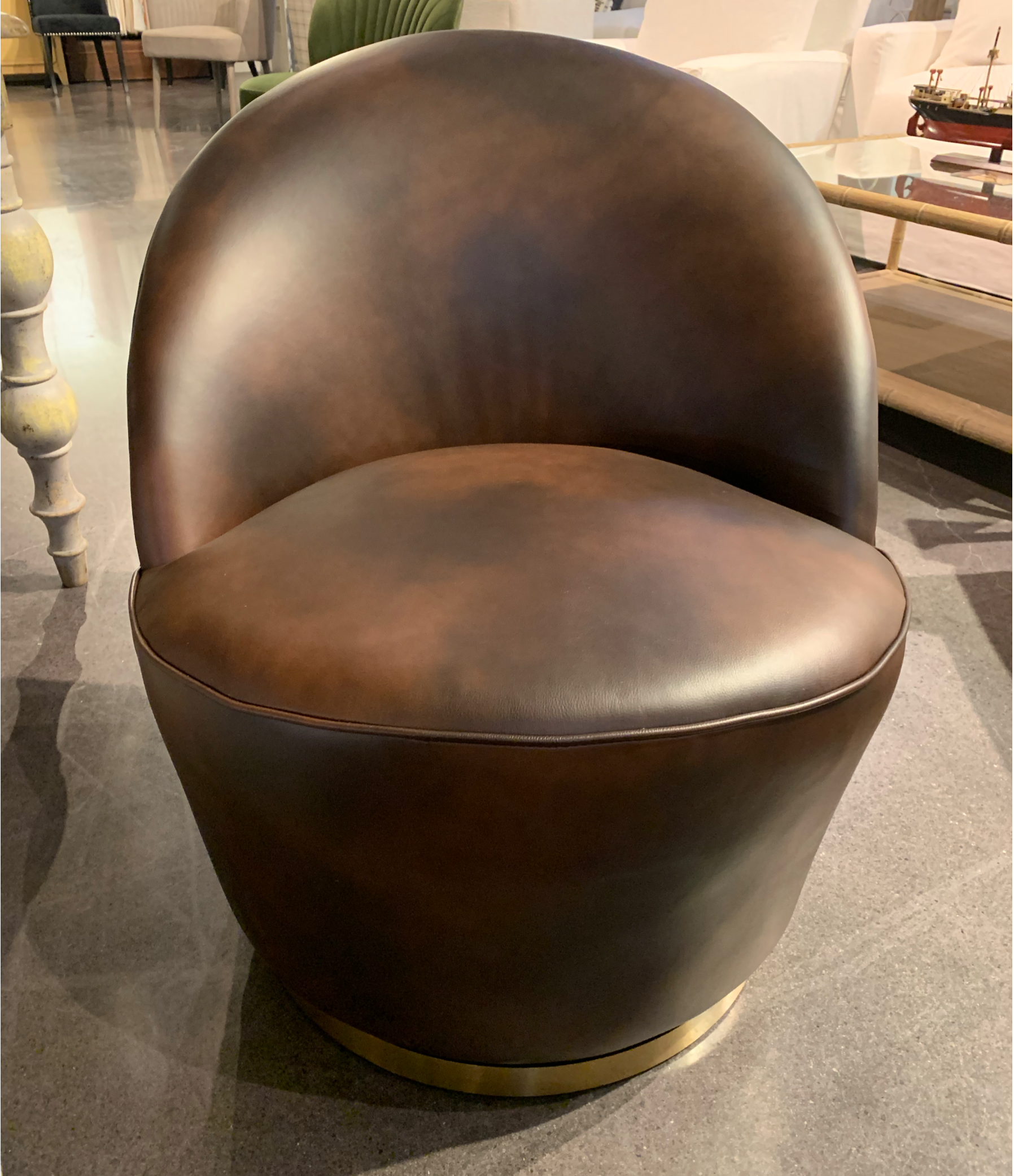 DOVE SWIVEL CHAIR