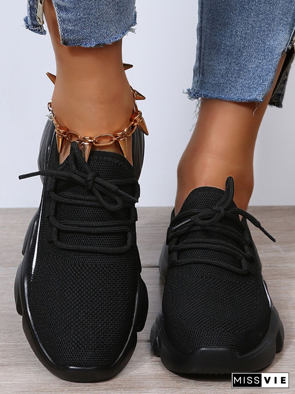 Comfortable Lace-Up Sneakers in Simple Fabric